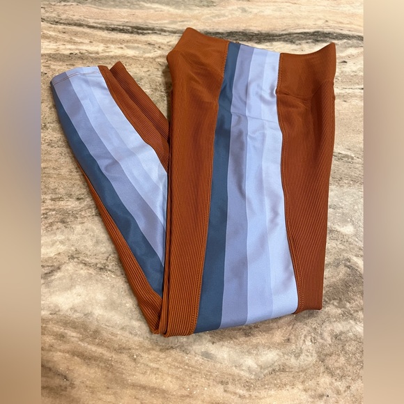 Beach Riot Side Strips Leggings Never Worn - Picture 6 of 6